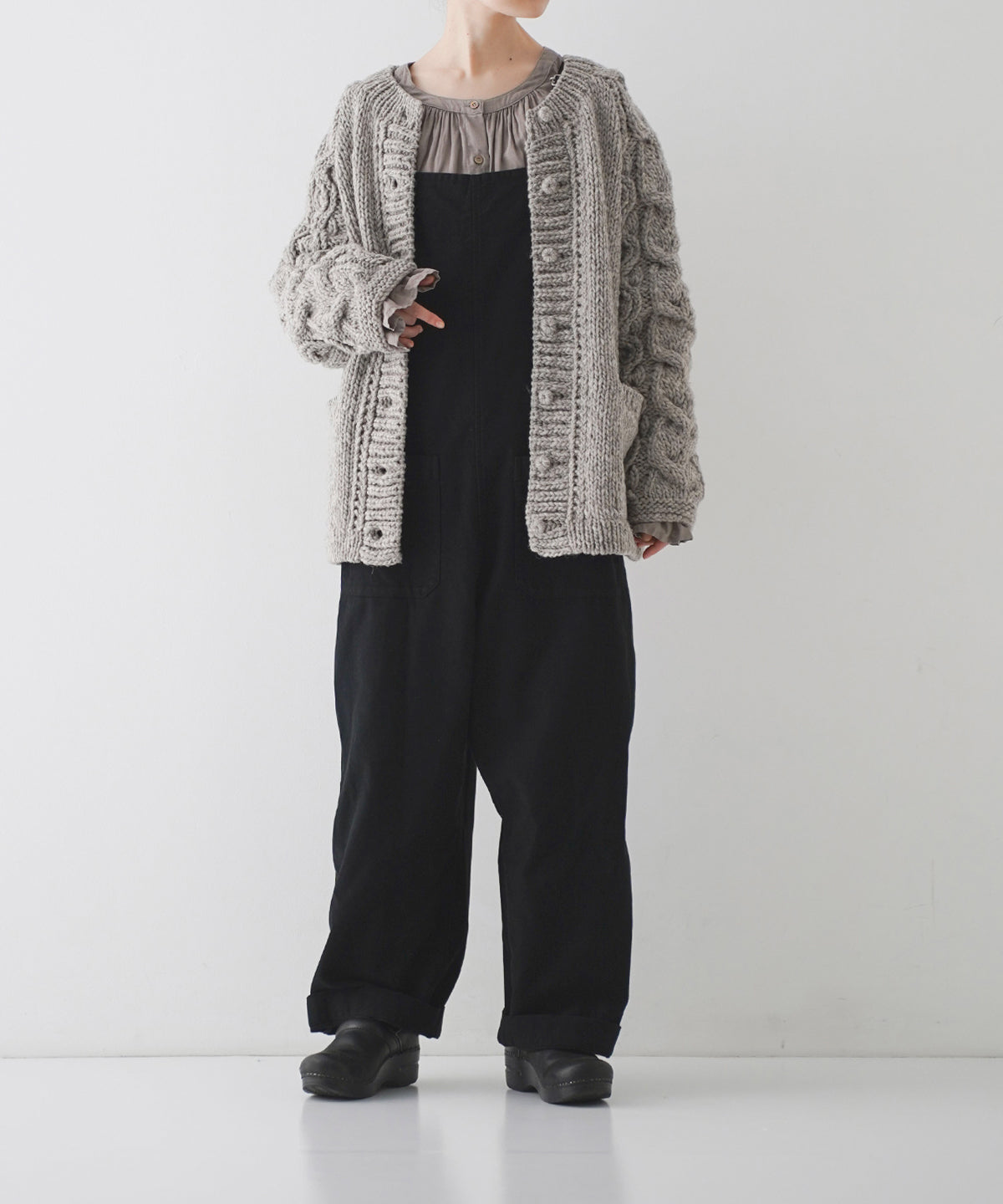 Peruvian Wool Cable Sleeve Knit Cardigan (Beige)