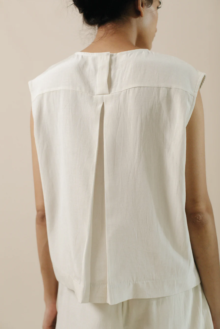 Arya white vest
