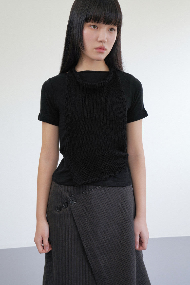 square knit vest in black