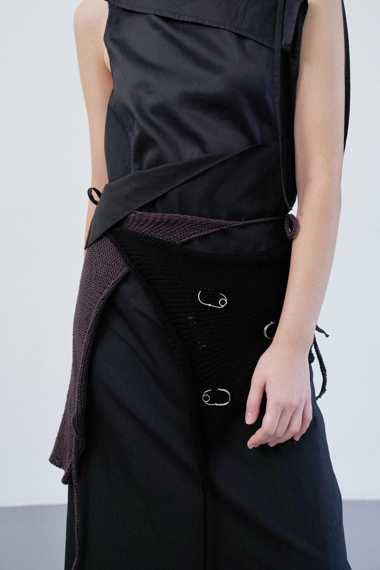square knit vest in black
