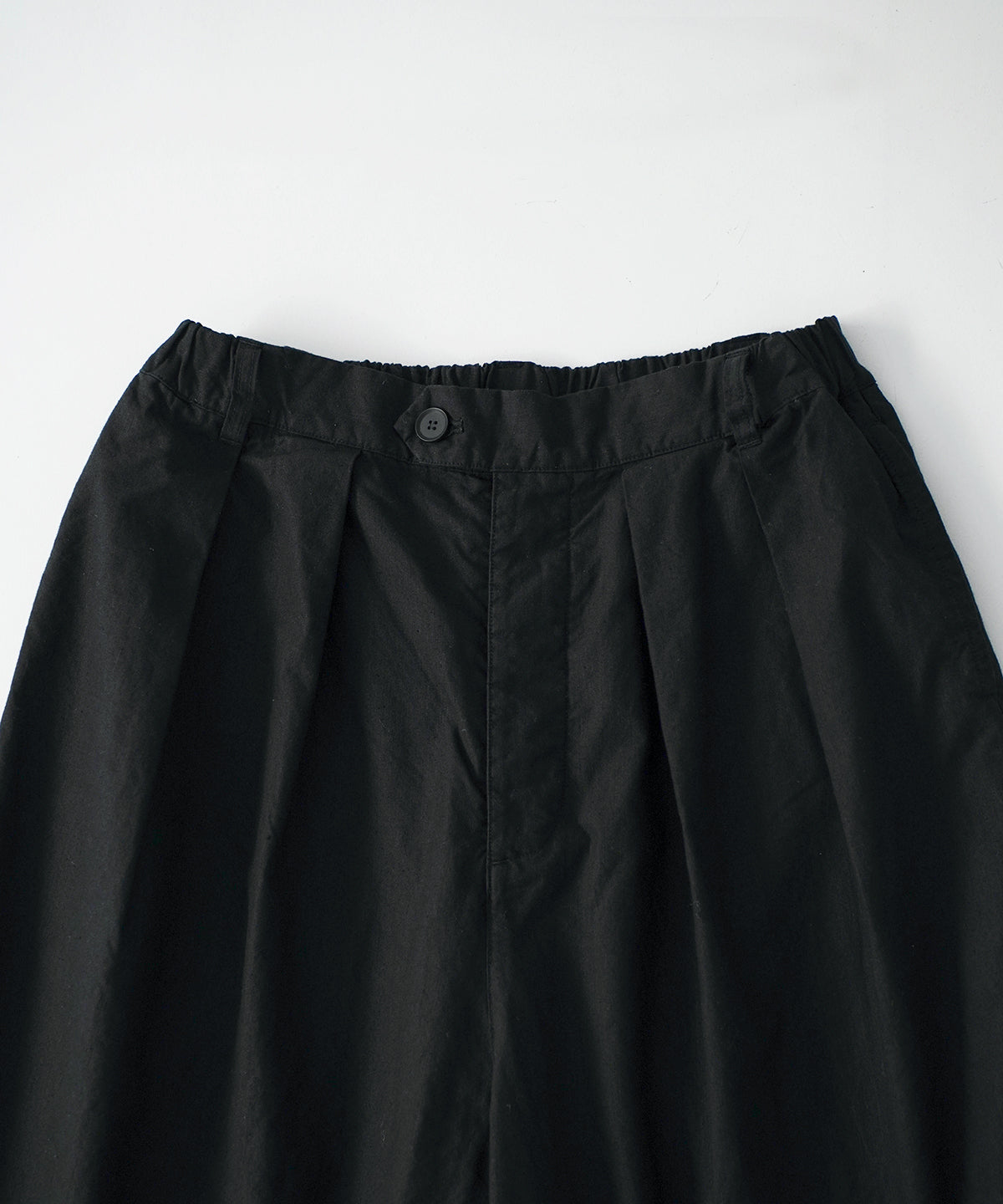 Offset Button Pleated Trousers