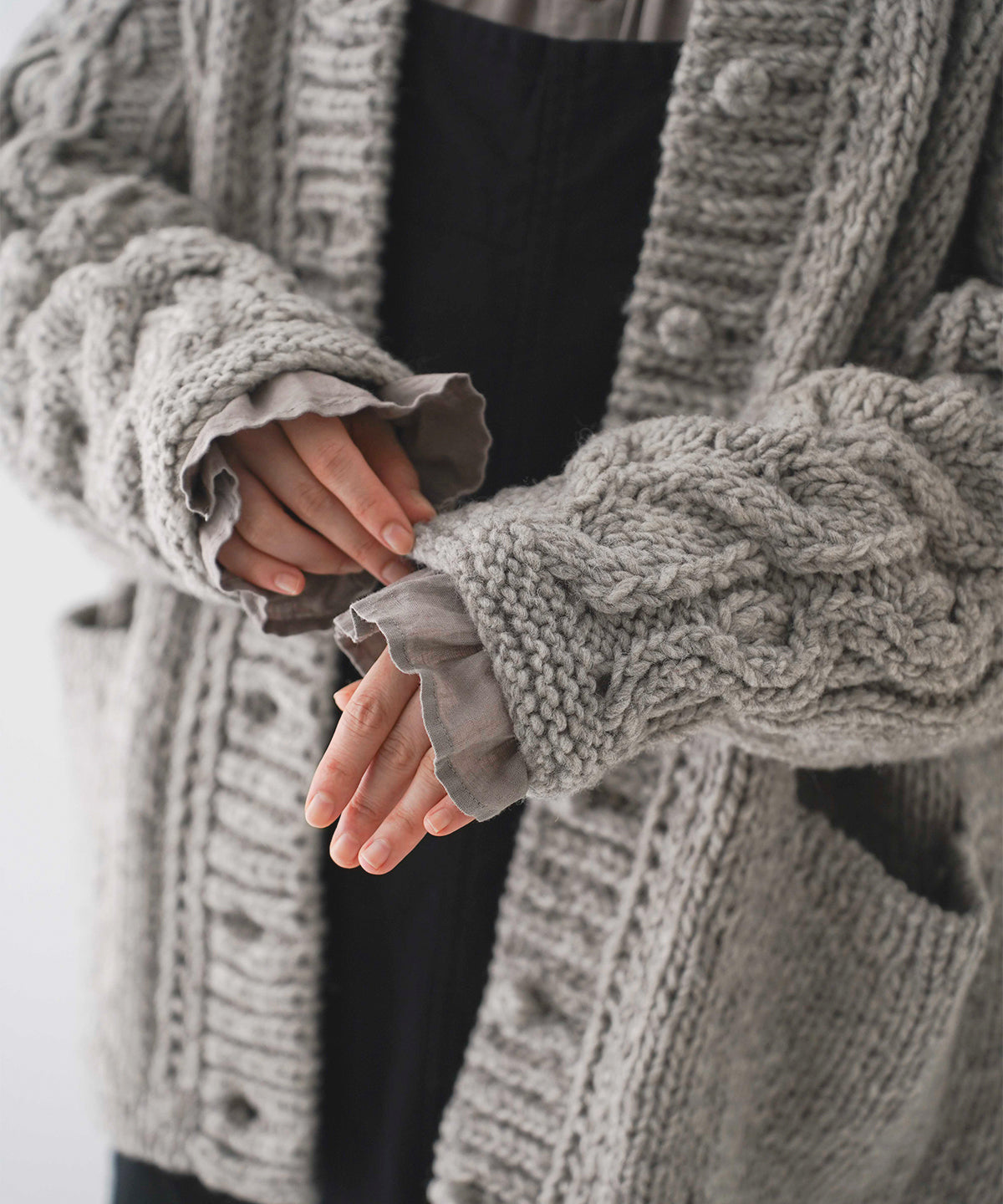 Peruvian Wool Cable Sleeve Knit Cardigan (Beige)