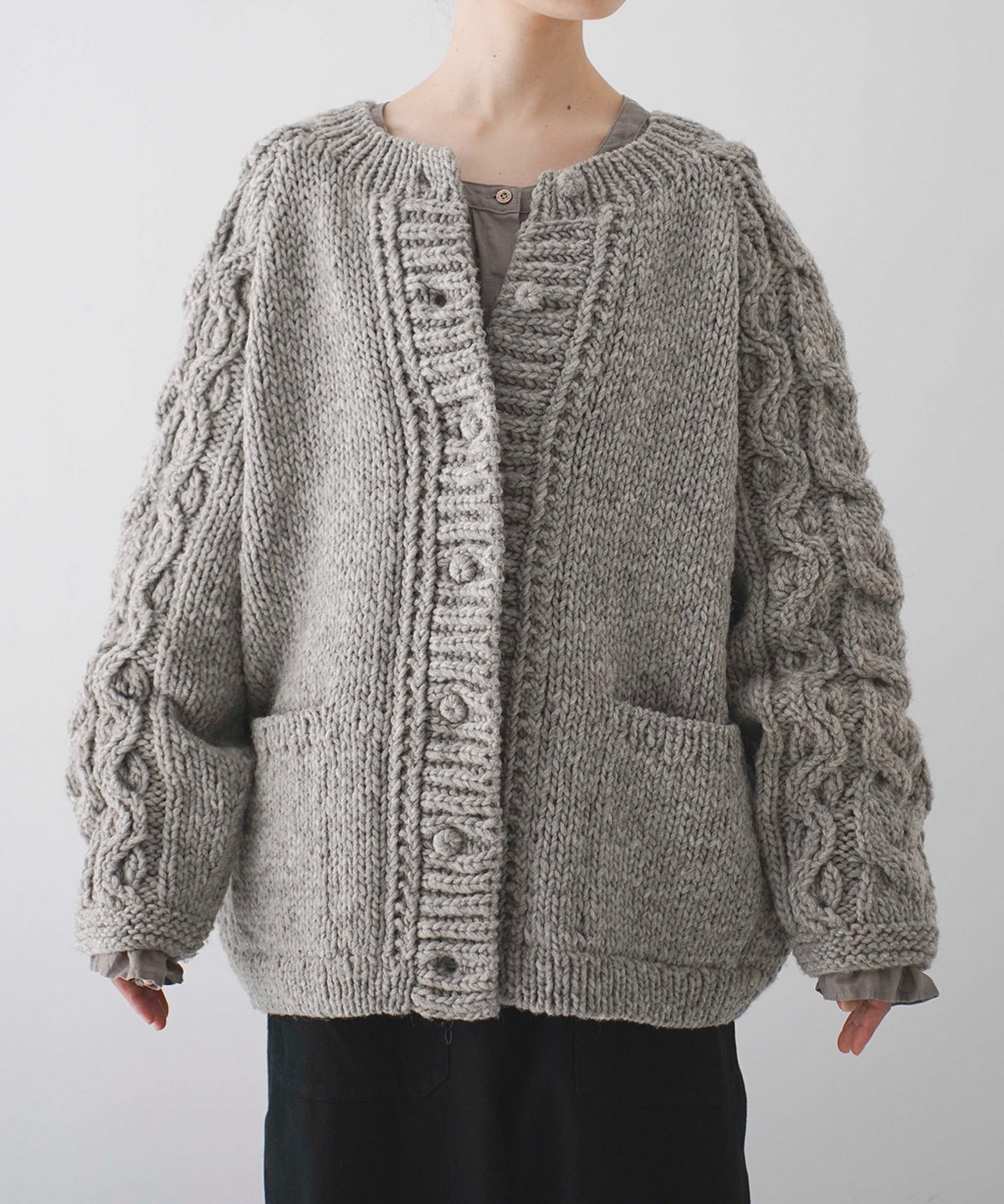 Peruvian Wool Cable Sleeve Knit Cardigan (Beige)