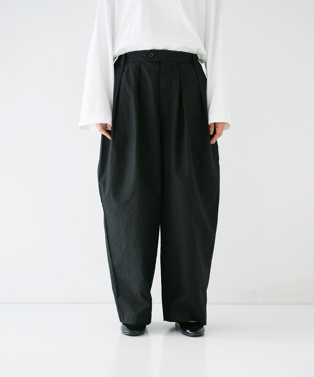 Offset Button Pleated Trousers