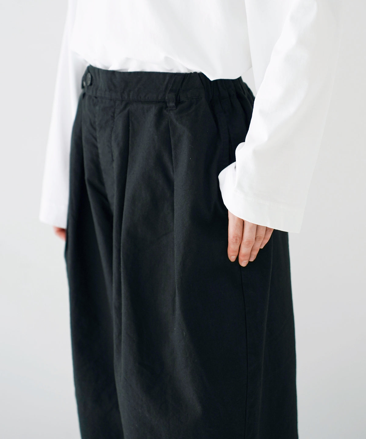Offset Button Pleated Trousers