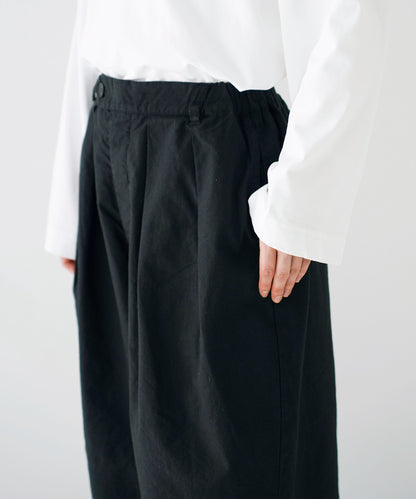 Offset Button Pleated Trousers