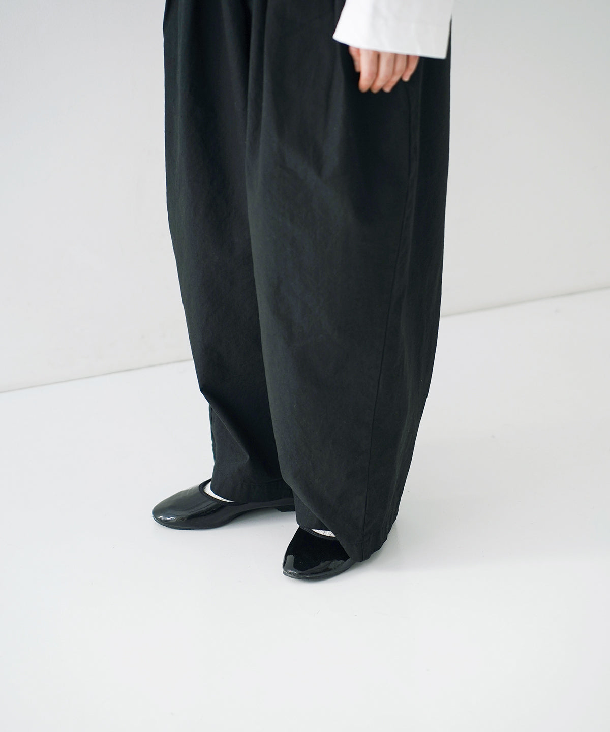 Offset Button Pleated Trousers