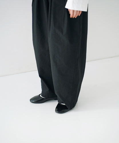 Offset Button Pleated Trousers