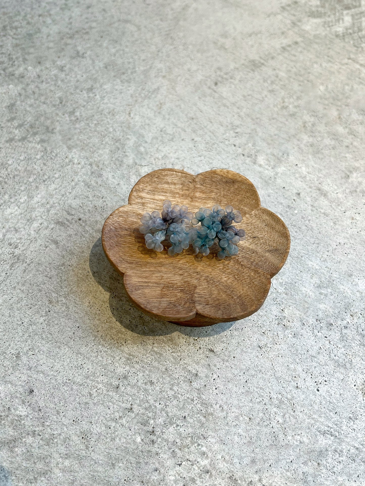 Tsubu earrings/ Grey blue ( pair)