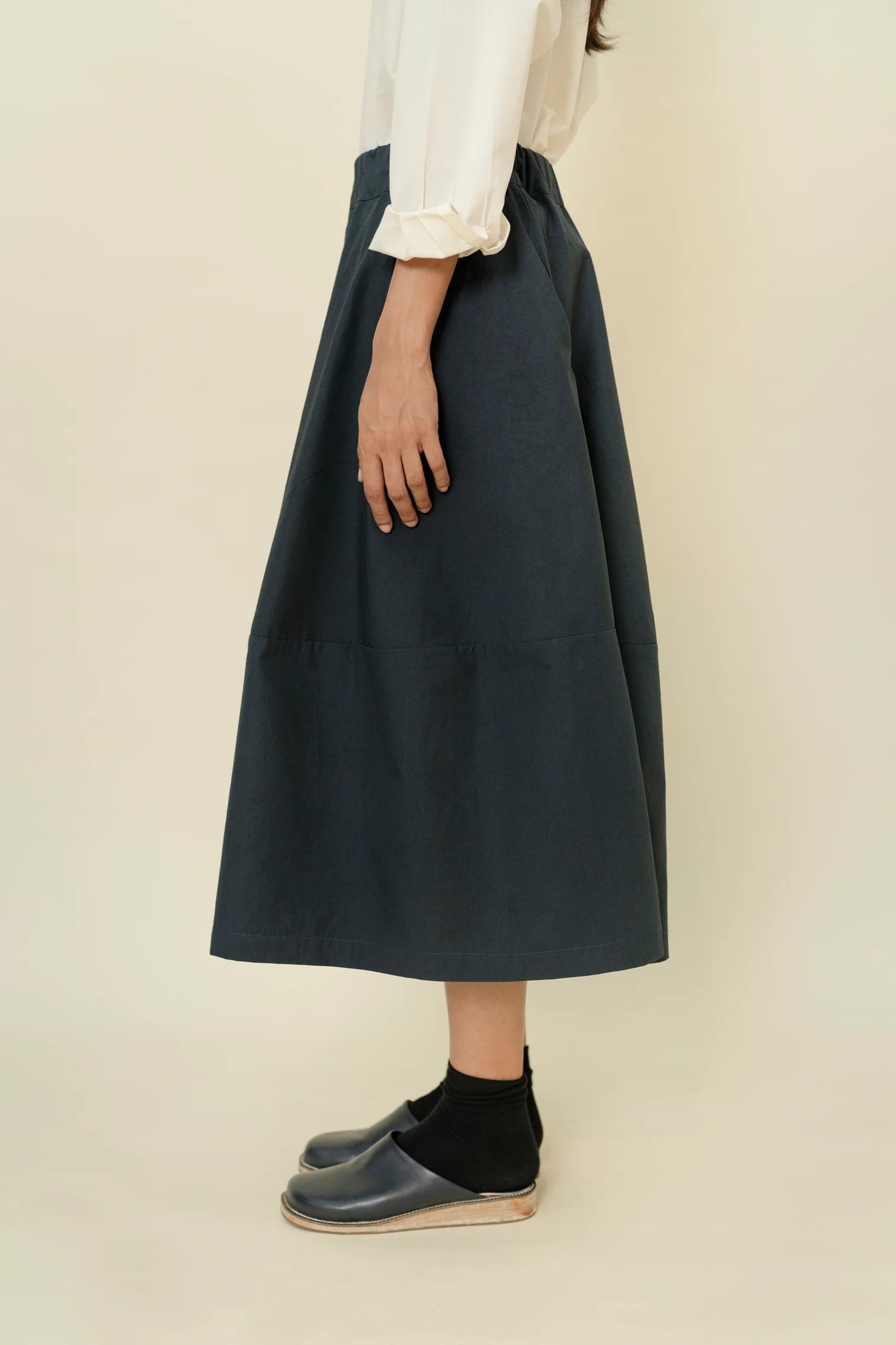 Spot naval skirt