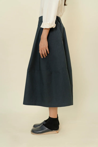 Spot naval skirt