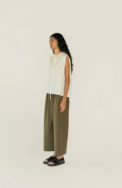Ming natural white vest