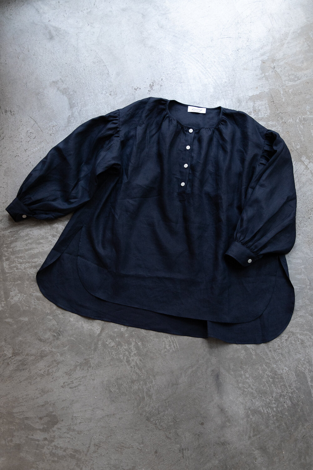 Puffy linen blouse