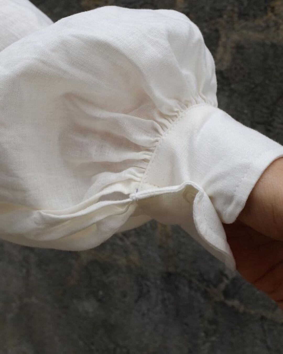 Puffy linen blouse